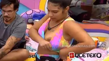 BBB 22: Maria pagando peitinho flagra ava adaans