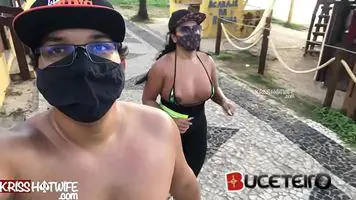 Novinhosdaimperium: Kriss Hotwife exibindo peito na praia