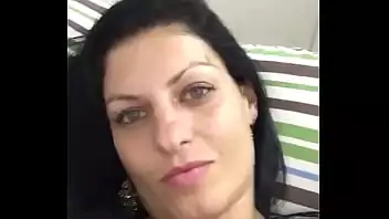 Siririca brasileira Esposa gostosa e puta tocou siririca e enviou o vídeo caseiro para os amigos 