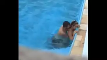 Na piscina