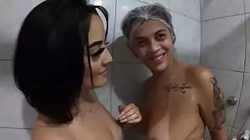 alice pimentinha transex Dando de mamar para as safadas gostosas 