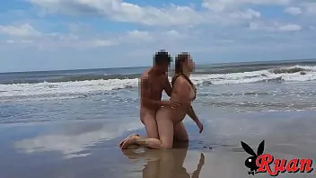 casal quer menage Casal gay quer apimentar sua vida sexual e incentiva a faxineira a fazer um sexo a três 