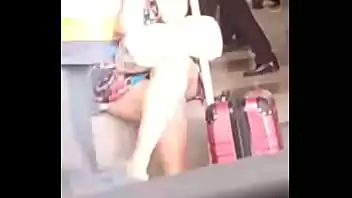 gostosa se exibindo na rua AMANDINHA SEM CALCINHA SE EXIBINDO NA RUA ( MIRELLA MONTANA ) 