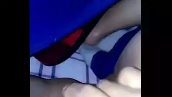 Homem tocando pornoheta