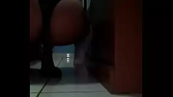 sentando no consolo grosso porno 